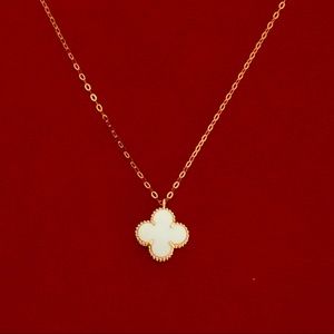 SOLD! 18 karat gold clover necklace